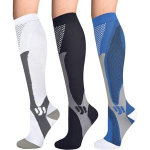 Compressiekousen voor Mannen en Vrouwen - 3 Paren Steunkousen voor Bloedcirculatie - Hoge Comfort bij Sport, Reis en Vlucht - Voor Sporters en Reizigers - Compressiesokken - Zwart - S/M - 3 Paren