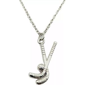 Akyol - Ketting hockey – hockeyketting – Ketting met hockeysticks – hockey – Sieraad – 1 stuks – Cadeau voor vriend – hockeysieraad – hockey cadeau – zilverkleurig – sticks met bal