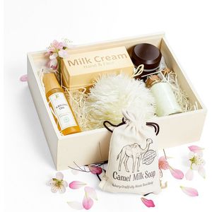 RNCosmetics - Giftset Kamelenmelk – Complete Verzorging met Kamelenmelk Geur – Luxe Giftbox met Crème, Zeep, Arganolie, Sheaboter & Badzout – Hydraterend & Voedend Cadeaupakket