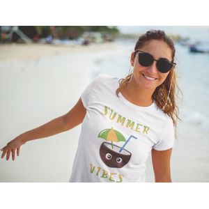 Shirt - Summer vibes - Wurban Wear | Grappig shirt | Zomer | Unisex tshirt | Cocktail | Zonnebrand | Wit