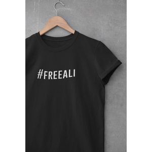 Shirt - #Freeali - Wurban Wear | Grappig shirt | Leuk cadeau| Unisex tshirt | Meme shirt | Trending shirt | Wit & Zwart