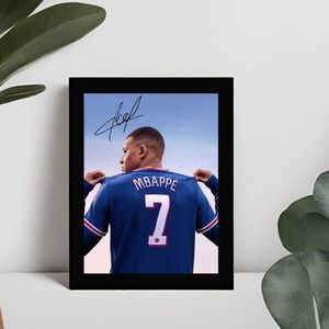 Kylian Mbappé Kunst - Gedrukte handtekening - 10 x 15 cm - In Klassiek Zwart Frame - Paris Saint Germain - Nummer 7 - Ingelijste Foto - Voetbal