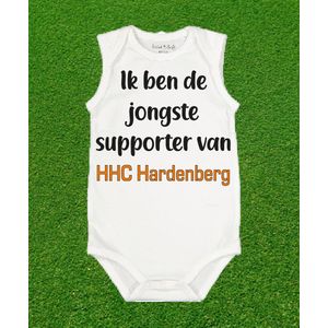 Rompertje jongste supporter van HHC Hardenberg.