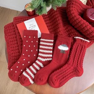 4 paar rode damessokken tot halverwege de kuit, warme en eenvoudige rode kerstsokken voor de herfst en winter