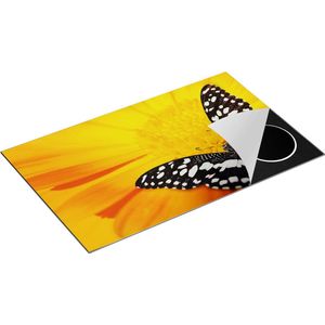 Chefcare Inductie Beschermer Vlinder op een Oranje Bloem - 85x55 cm - Afdekplaat Inductie - Kookplaat Beschermer - Inductie Mat