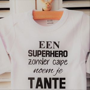 Baby Rompertje met tekst | Een superhero zonder cape noem je tante | lange mouw | wit met zwart | maat 62/68 cadeau geboorte kraamcadeau gender reveal zwanger