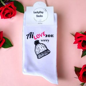 Valentijn - I Love you - Hou van je schat - Verjaardag - Valentijns cadeau - Sokken met tekst - Grappige sokken - Witte sokken - Cadeau voor vrouw en man - Kado - Sokken - Verjaardags cadeau voor hem en haar - Verliefd - LuckyDay Socks - Maat 37-44