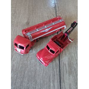 Dinky Toys Vrachtwagens 2 x 1 - Dinky Toys 35 A Citroen U 23 Takelwagen - Camionnette de Depannage Citroen Rood 1:43 Editions Atlas , 2 -Dinky Toy Panhard 32C Esso 1954 rood Tracteur Panhard avec semi-Remorque Citerne 1:43 2 x Mint in Box