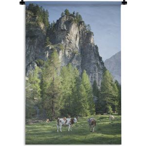 Wandkleed Friese koe Luxurydeco - Koeien staan te grazen bij een berg Wandkleed katoen 60x90 cm - Wandtapijt met foto