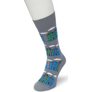Bonnie Doon Heren Sokken met Huizen Print maat 40/46 Grijs - Thema Sokken - Huisjes - Cadeau Sokken - Word je Happy en vrolijk van - Zacht Katoen met Gladde Teennaad - Comfortabel - Perfect Cadeau - Griffin - BT992114.243