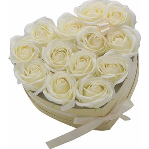 Zeep Bloemen Geschenkset - 13 Crème Rozen - Hartvorm - 23.5x20x15cm