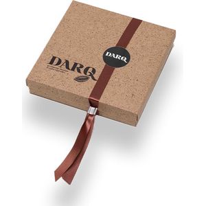 DARQ luxe doosje chocolade bonbons met hartjes - Pure chocolade hartjes met passievrucht en karamel -  30 pralines - Perfect Chocolade Cadeau voor man en vrouw - Valentijns cadeau -  Handgemaakt, duurzaam, biologisch en fair trade