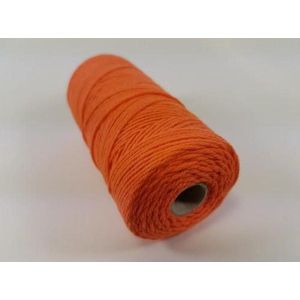 Katoen macrame touw spoel nummer 16 -  +/- 1.5 millimeter dik - 100gram - oranje +/- 110 meter