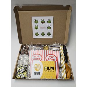 Film Pret Pakket - Opkikkertje met filmcadeaubon, mystery card met persoonlijke (video)boodschap en vele film-feestartikelen | Verjaardag | Jubileum | Zomaar