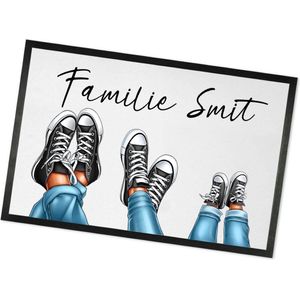 Deurmat met tekst | housewarming cadeau | deurmat gezin sneakers | leuk cadeau voor verjaardag | 70x50cm | Sneakers deurmat met familienaam Donkergrijs