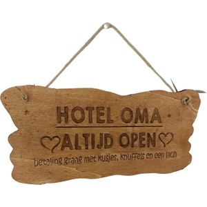 WoodR | Tekst bordje 'Hotel oma'' |  spreukenbord | hout | allerliefste oma  | cadeau