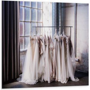 Forex - Trouwjurken in Oude Fabriek - 100x100cm Foto op Forex