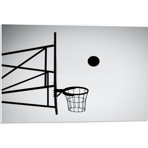 PVC Schuimplaat- Bal Vallend in Basket (Zwart-wit) - 75x50 cm Foto op PVC Schuimplaat