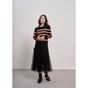 Manlee - m.l. Fijngebreide trui met ronde hals. Kleur: oranje en zwart met streepmotief.  Maat: L