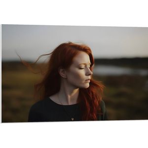 PVC Schuimplaat- Vrouw - Ketting- Wind - Haren - Rood - 90x60 cm Foto op PVC Schuimplaat