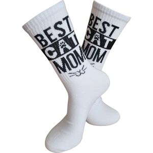 Verjaardags cadeau - Best Cat Mom - Kat sokken - Poes - leuke sokken - vrolijke sokken - witte sokken - tennis sokken - sport sokken - valentijns cadeau - sokken met tekst - aparte sokken - grappige sokken - Socks waar je Happy van wordt - maat 37-44