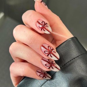 Allecto plus - Korte kunstnagels met strikdesign - 24 stuks - Zelfklevend - Nagelstickers voor manicure - Amandelvormig