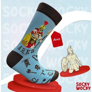 ARES - 2 Pack - Grappige Sokken voor Mannen & Vrouwen - One Size (37-44) Socks - Humorvolle Huissokken - Geschenk voor Heren, Dames, Vader, Moeder, Vriendin, Zus, Oma - Cadeau SOCKY WOCKY