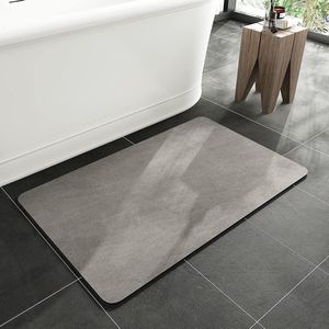Chenille Badkamertapijt, 60 x 110 cm, antislip, zachte badmat, machinewasbaar, microvezel, absorberend badkamertapijt voor badkuip, douche en badkamer, zwart