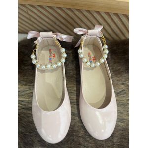 meisjesschoenen-luxe feestschoenen- leren ballerina's- poederroze kleur - vintage stijl-sierstrik -enkelsieraad-parels-siersteentjes-bruidsmeisjes-bruiloft-feest-verjaardag-fotoshoot- maat 35