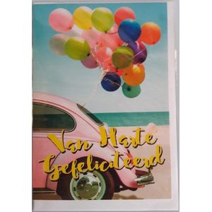 Van harte gefeliciteerd! Een grappige kaart met een roze auto op het strand waar kleurrijke ballonnen achter hangen. Een leuke kaart om zo te geven of om bij een cadeau te voegen. Een dubbele wenskaart inclusief envelop en in folie verpakt.