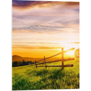 PVC Schuimplaat - Houten Hekje in de Wei tijdens Zonsondergang - 60x80 cm Foto op PVC Schuimplaat (Met Ophangsysteem)
