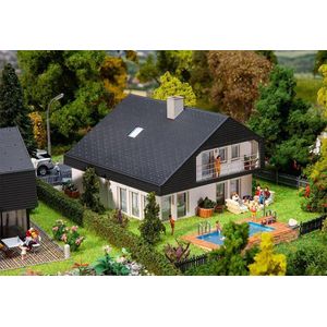 Faller - Dwelling house with sheets roof - FA130642 - modelbouwsets, hobbybouwspeelgoed voor kinderen, modelverf en accessoires