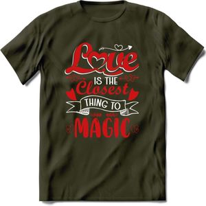 Love Is The Closest Thing To Magic - Valentijn T-Shirt | Grappig Valentijnsdag Cadeautje voor Hem en Haar | Dames - Heren - Unisex | Kleding Cadeau | - Leger Groen - L