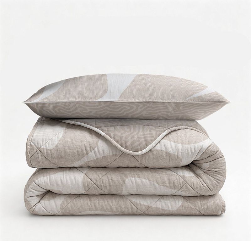 Sleeptime 2 in 1 Dekbed zonder Overtrek Triangles - Dekbed - 240 x 200 cm + 2 x kussenslopen 60x70 - Zand