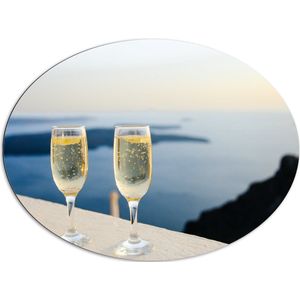 WallClassics - Dibond Ovaal - Champagne Glazen - 96x72 cm Foto op Ovaal (Met Ophangsysteem)