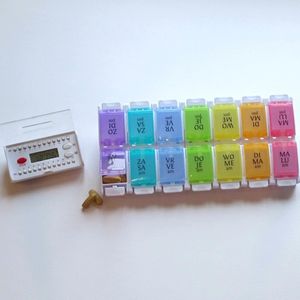 Medicijn Weeklader - Met Handige Drukknoppen - Eenvoudig In Te Stellen Alarm