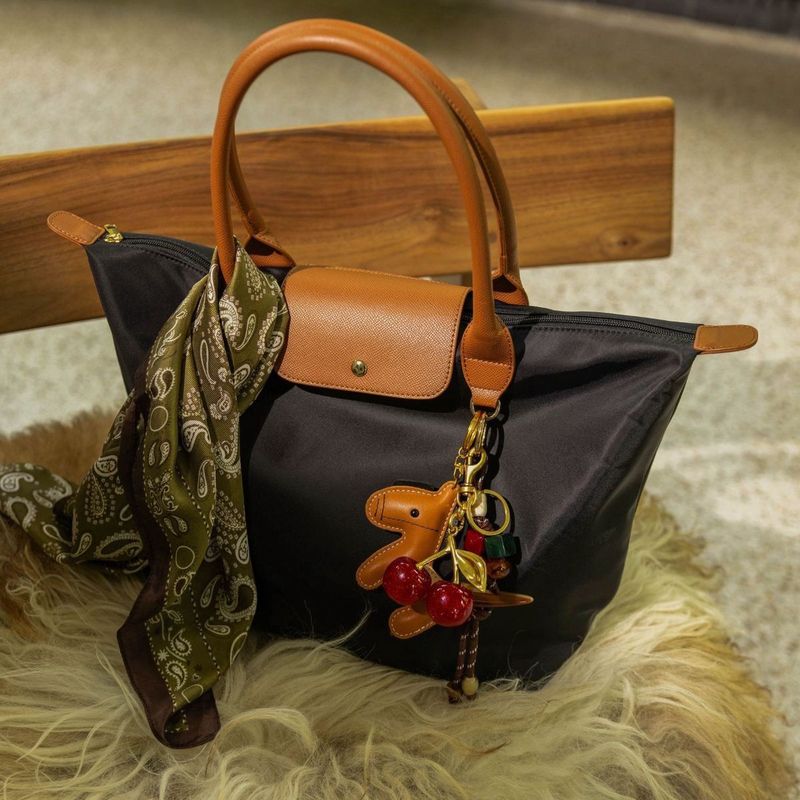 Manfield - Gouden Cherry Bag Charm - Bedel