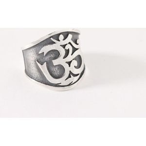 Zware zilveren ring met ohm-teken - maat 20.5