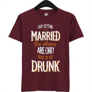 Am Getting Married | Vrijgezellenfeest Cadeau Man - Groom To Be Bachelor Party - Grappig Bruiloft En Bruidegom Bier Shirt - T-Shirt - Unisex - Burgundy - Maat L