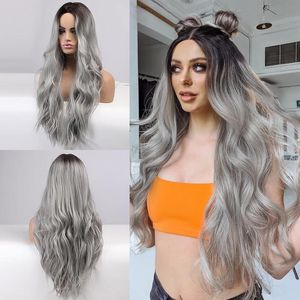 Grijze krullende dames pruik lang haar voor Halloween, carnaval en cosplay feest