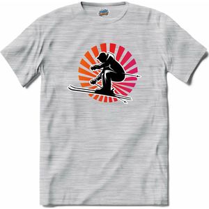 Skiër In The Sky | Skiën - Bier - Winter sport - T-Shirt - Unisex - Donker Grijs - Gemêleerd - Maat XXL