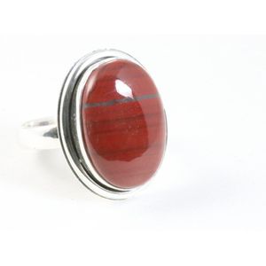 Ovale zilveren ring met rode jaspis - maat 17.5