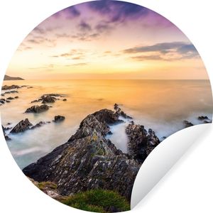 Behangcirkel - Rotsen - Wolken - Lucht - Gras - Zelfklevend behang - ⌀ 140 cm - Behangsticker - Behangcirkel zelfklevend - Behang rond - Rond schilderij