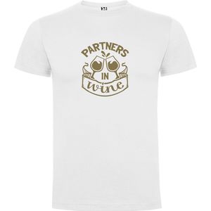 Wit T-Shirt met “Partners in Wine“ Afbeelding Goud Maat 3XL