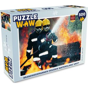 Puzzel Brandweermannen houden waterslang vast - Legpuzzel - Puzzel 500 stukjes
