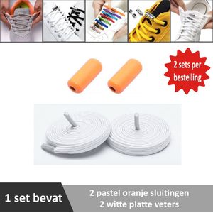 2 paar witte platte elastische veters met pastel oranje sluitingen. Je hoeft voortaan nooit meer je veters te strikken.