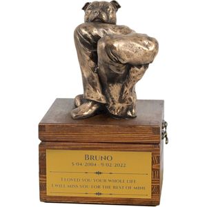 Staffordshire Bull Terrier urn hond met hondenstandbeeld en personalisatie