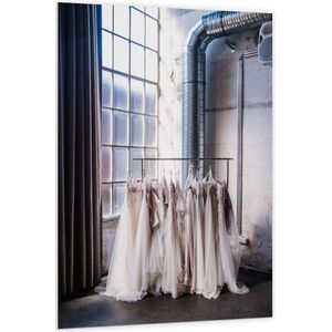 Forex - Trouwjurken in Oude Fabriek - 100x150cm Foto op Forex