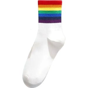 Witte Sokken met Regenboogstrepen – One Size | Comfort, Kleur & Stijl in Eén