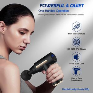 Massage gun met 4 hulpstukken incl. oplaadbare accu. Relaxen massage apparaat met instelbare intensiteit, 4 verschillende hulp stukken en USB C laadkabel. Houd de aan/uit knop even ingedrukt om hem aan of uit te zetten. Dezelfde knop heeft 6 instelb